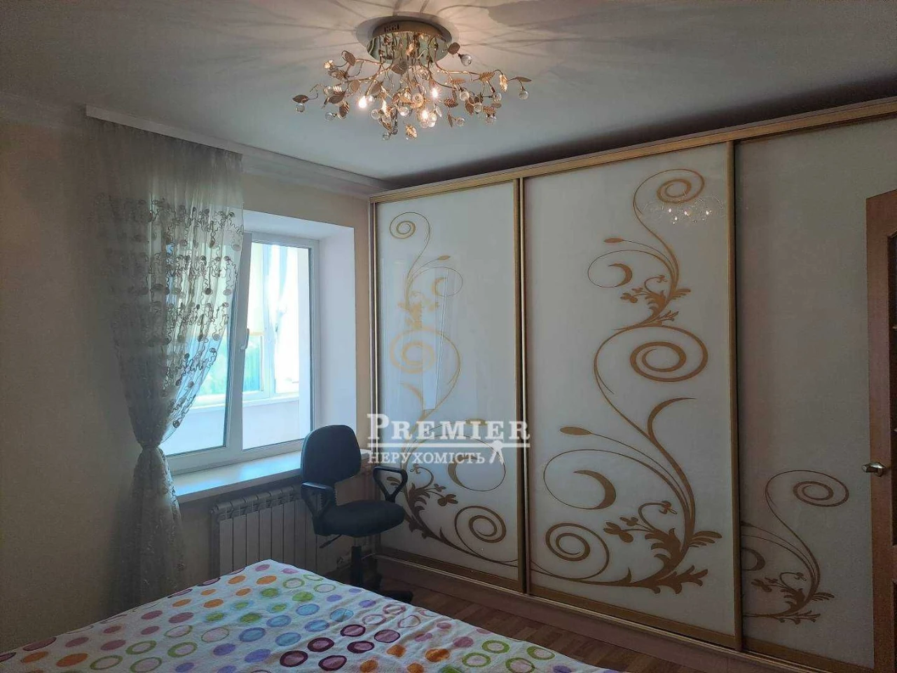 2 room apartment, Semena Paliya/Zabolotnogo, great location with a view