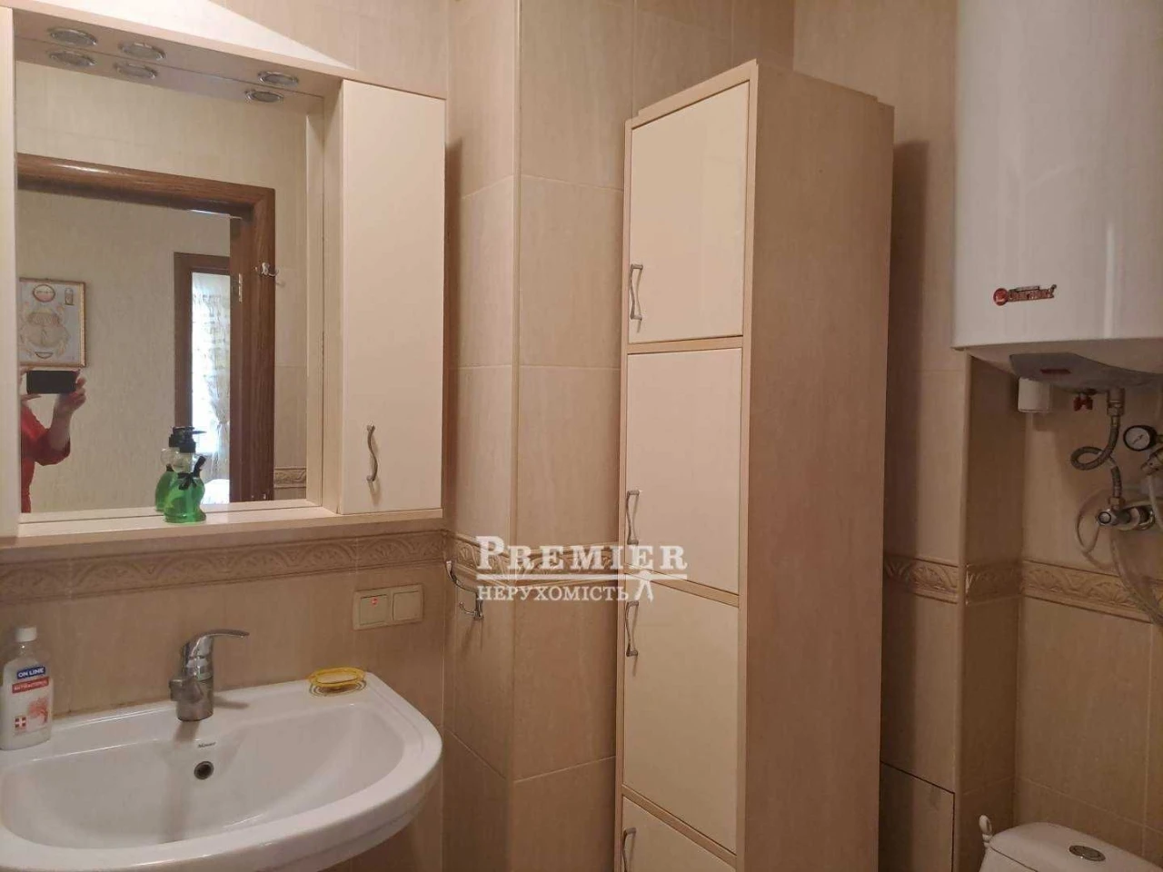 2 room apartment, Semena Paliya/Zabolotnogo, great location with a view