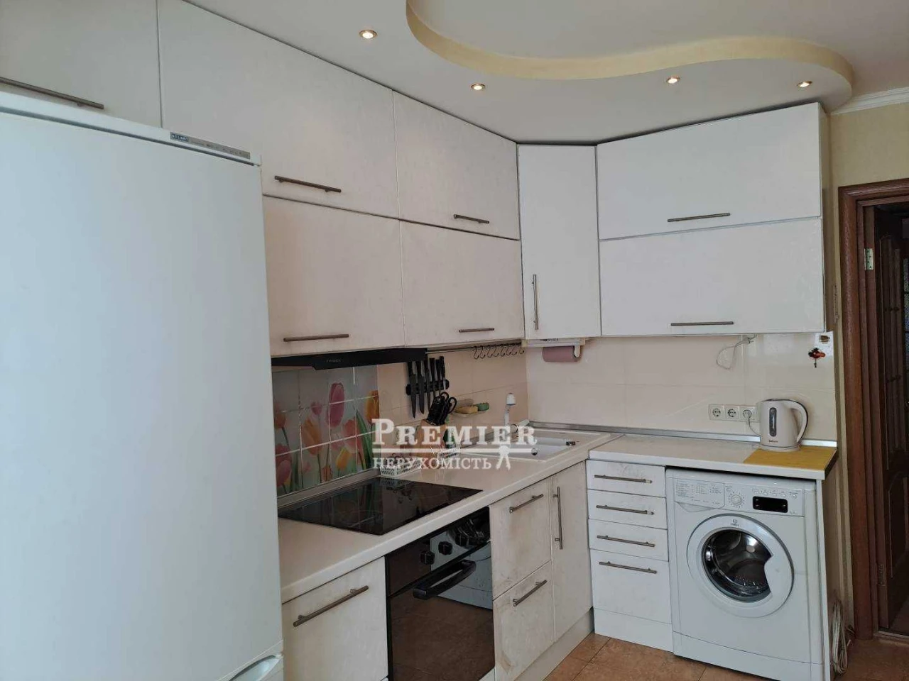 2 room apartment, Semena Paliya/Zabolotnogo, great location with a view