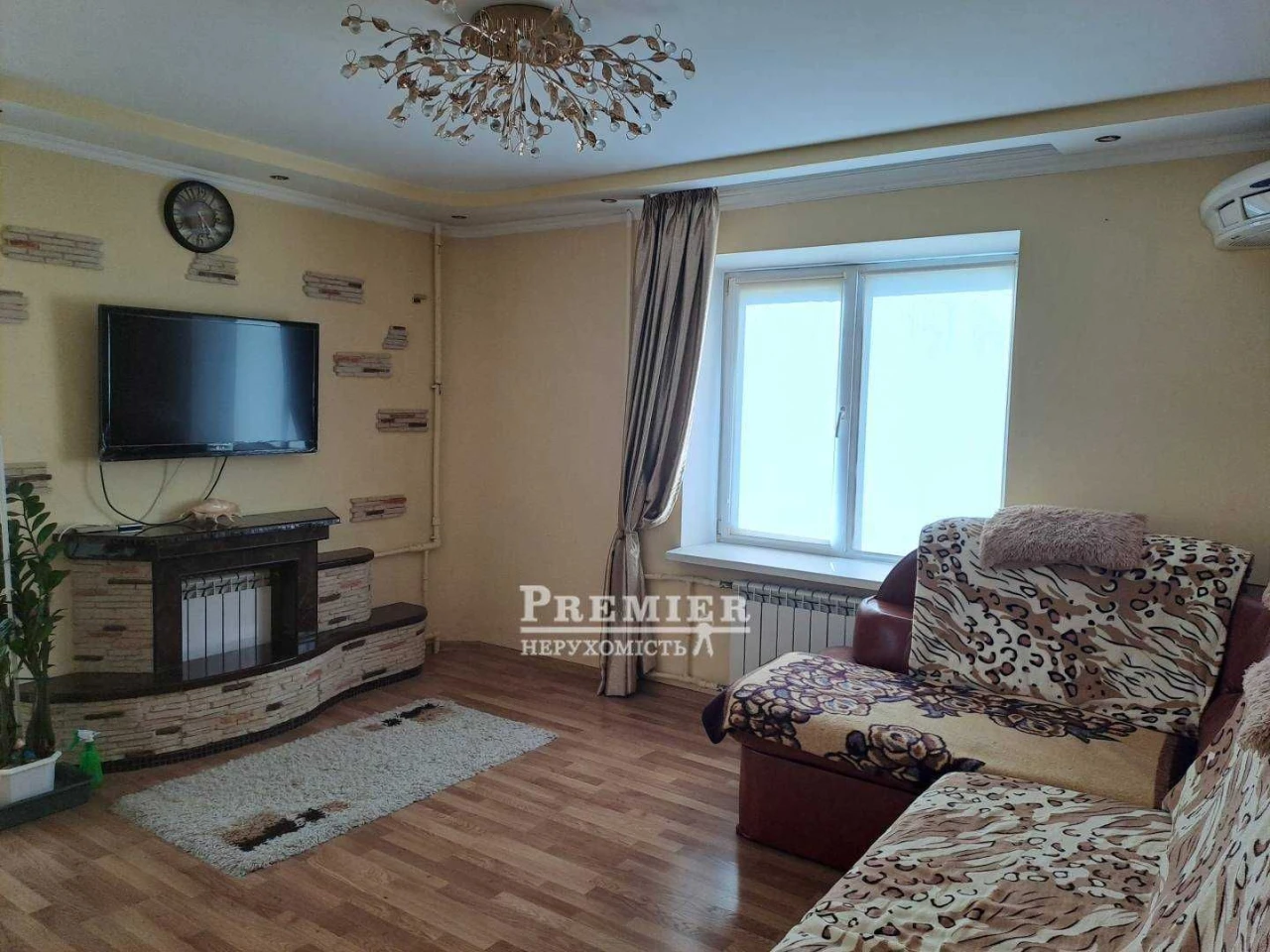 2 room apartment, Semena Paliya/Zabolotnogo, great location with a view
