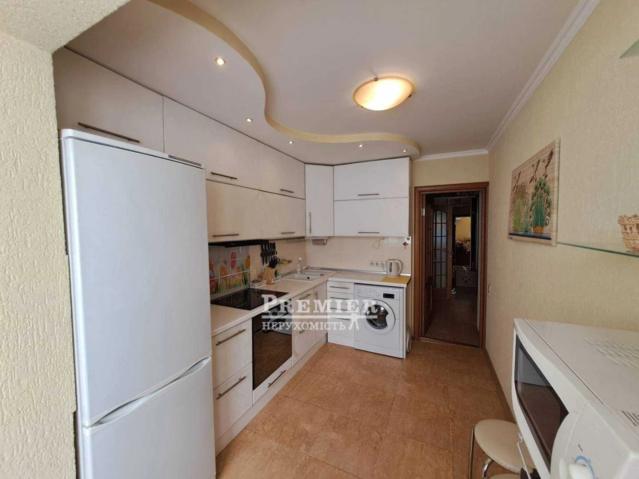 2 room apartment, Semena Paliya/Zabolotnogo, great location with a view