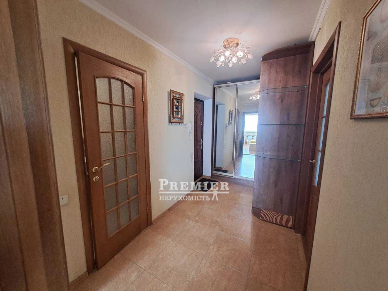 2 room apartment, Semena Paliya/Zabolotnogo, great location with a view