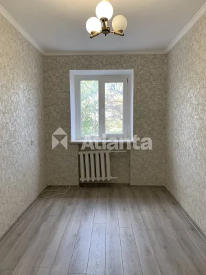 В програмах. Центр. 2-комнатная. Ремонт. Средний этаж.