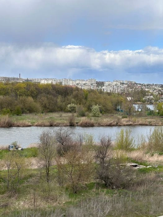 For sale apartment 54 m2 in a new building near the lake