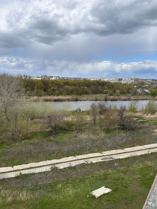 For sale apartment 54 m2 in a new building near the lake