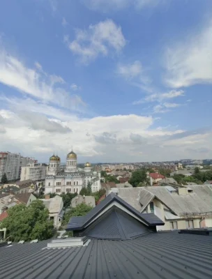 Sale of a 2-room apartment in the city center!