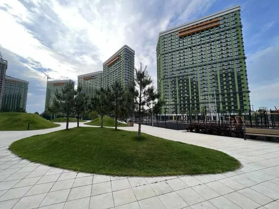 Apartment for Sale: Great Darnitsky, Dniprovska Naberezna