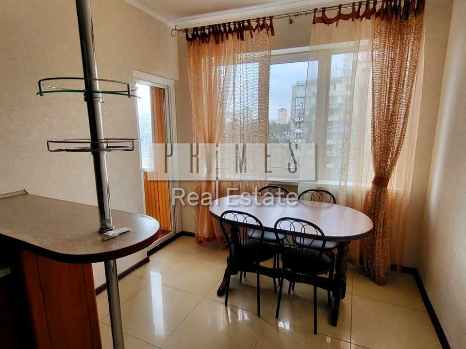 Apartment. Brestskiy Prospect, Kyiv