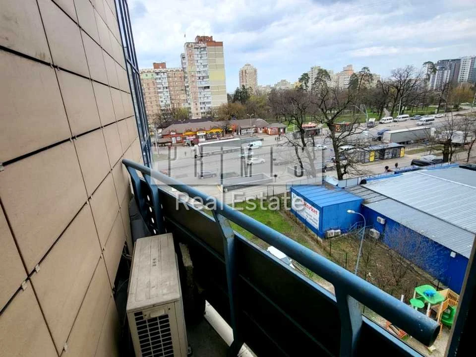 Apartment. Brestskiy Prospect, Kyiv