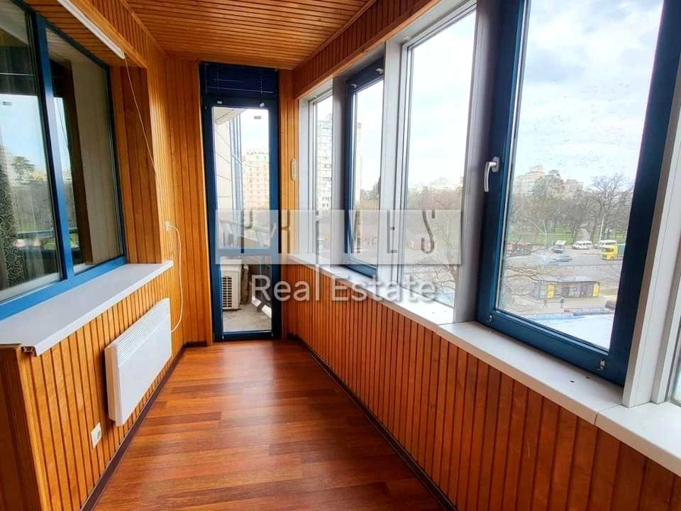 Apartment. Brestskiy Prospect, Kyiv