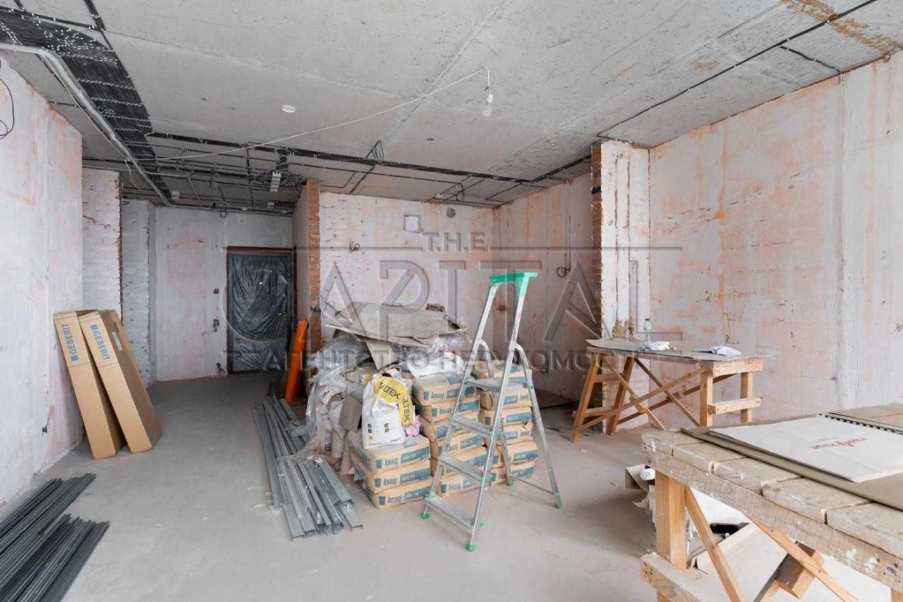 Wonderful view! Selling a 3-bedroom apartment WITHOUT renovation