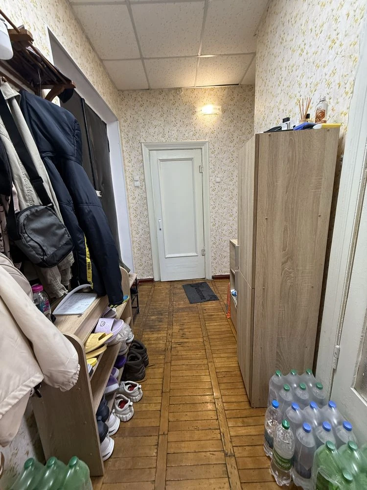 2к 50 м Сталинка с ремонтом в центре, колонка на воду и