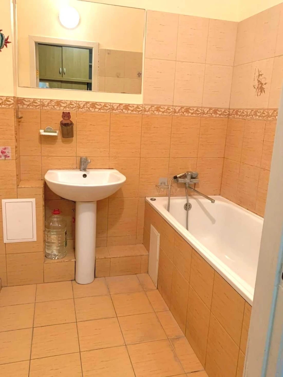 Spacious 1-bedroom apartment in Cheremushki, 48.5 m², gas house