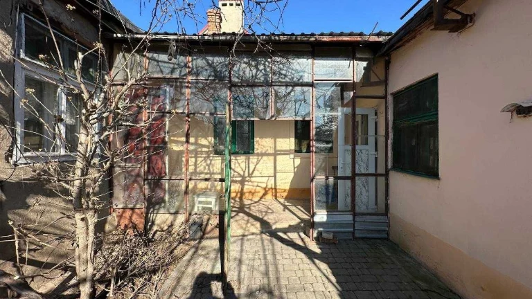 House on Slobodke — Quiet Street, 2 Garages and a Spacious Yard