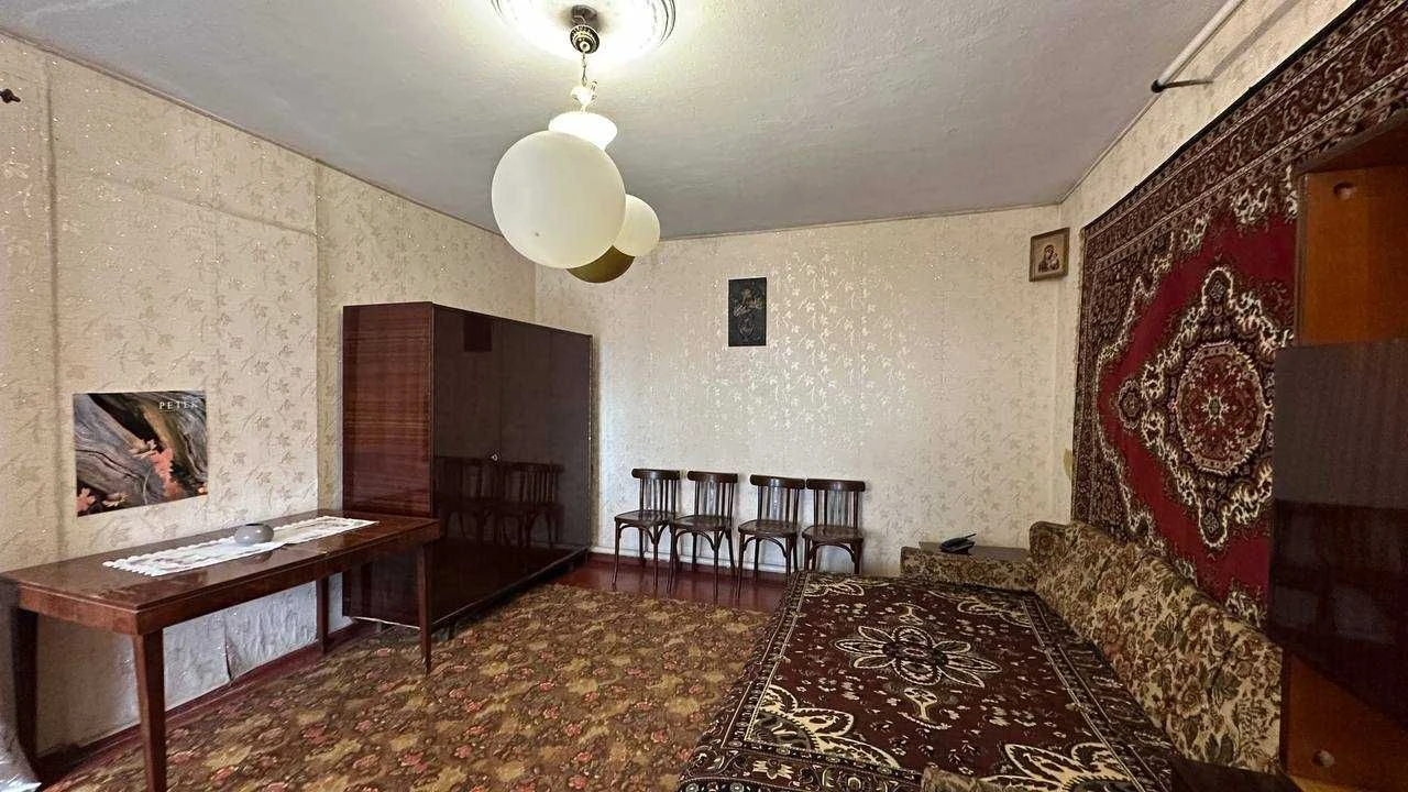 House on Slobodke — Quiet Street, 2 Garages and a Spacious Yard