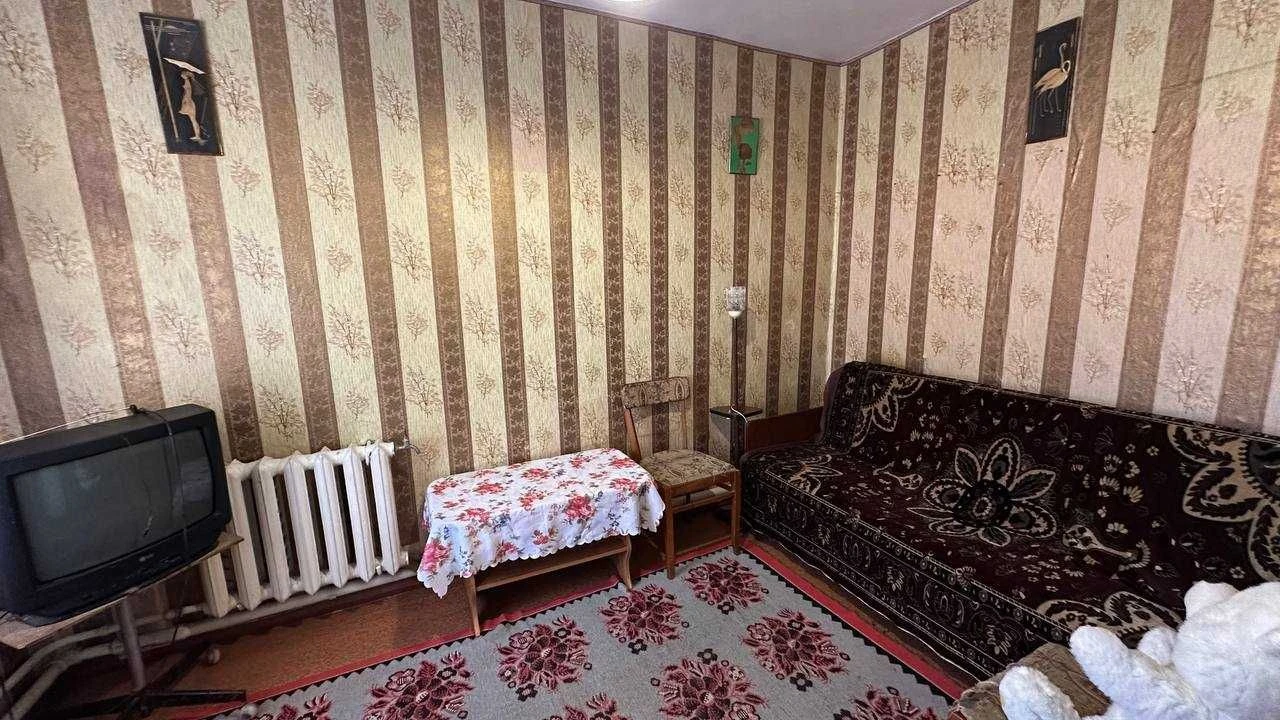 House on Slobodke — Quiet Street, 2 Garages and a Spacious Yard