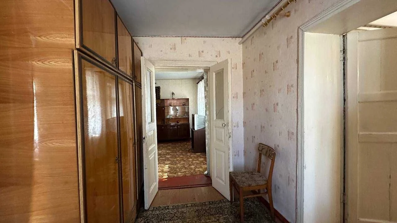 House on Slobodke — Quiet Street, 2 Garages and a Spacious Yard