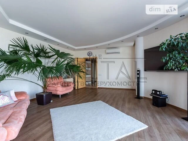 Sale of 4-room apartment 163 sq. m on Holosiivskyi Avenue 30-B •