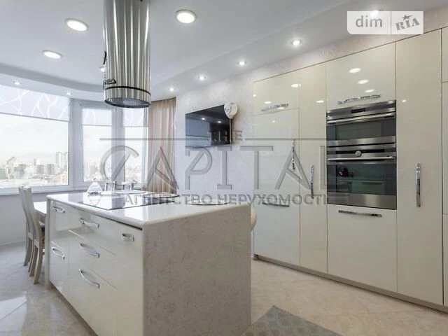 Sale of 4-room apartment 163 sq. m on Holosiivskyi Avenue 30-B •