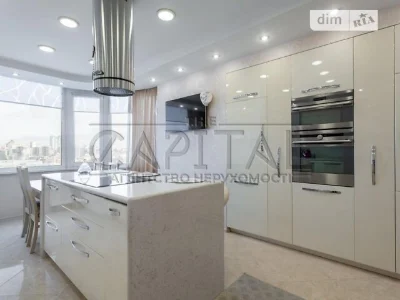 Sale of 4-room apartment 163 sq. m on Holosiivskyi Avenue 30-B •