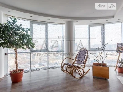 Sale of 4-room apartment 163 sq. m on Holosiivskyi Avenue 30-B •