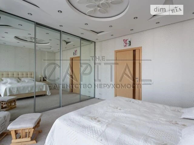 Sale of 4-room apartment 163 sq. m on Holosiivskyi Avenue 30-B •