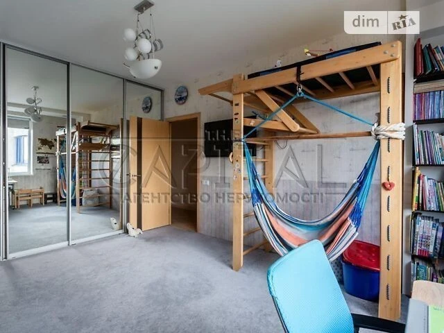 Sale of 4-room apartment 163 sq. m on Holosiivskyi Avenue 30-B •