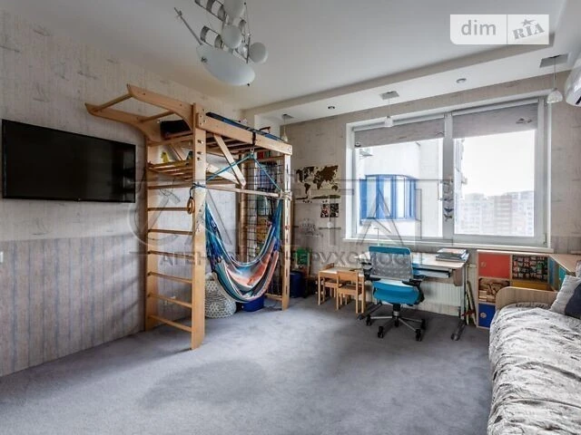 Sale of 4-room apartment 163 sq. m on Holosiivskyi Avenue 30-B •