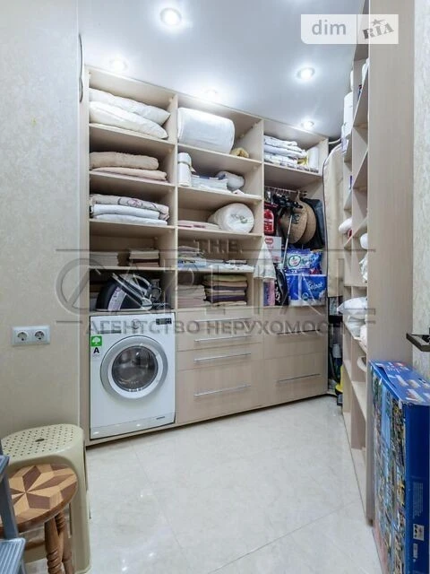 Sale of 4-room apartment 163 sq. m on Holosiivskyi Avenue 30-B •