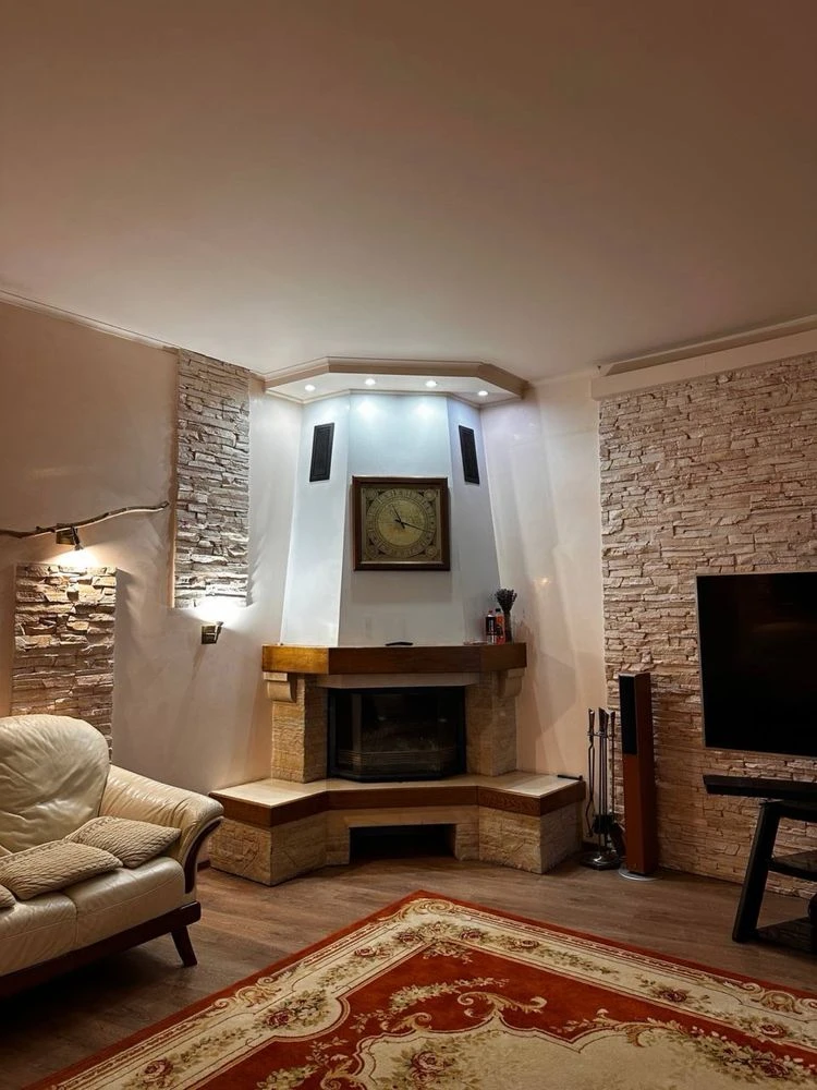 Sale of townhouse with renovation in the city center