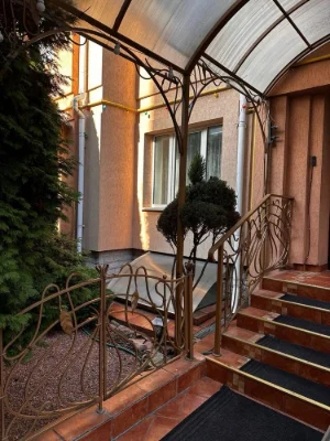 Sale of townhouse with renovation in the city center