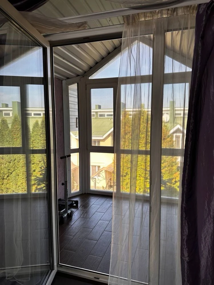 Sale of townhouse with renovation in the city center
