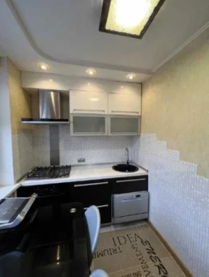Apartment for Sale: 2-Room Apartment near "Class" on Tractor Builders Avenue