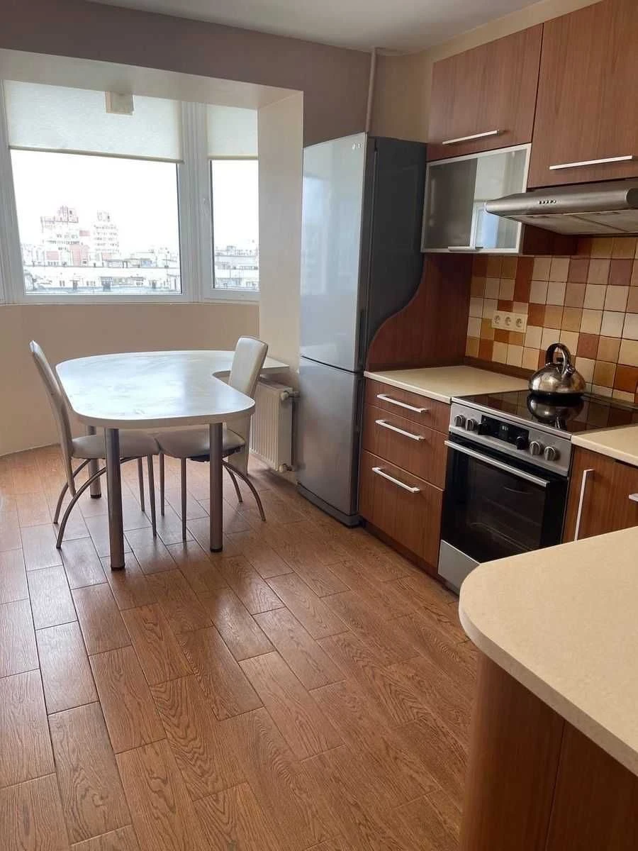 3-bedroom apartment with renovation and parking space