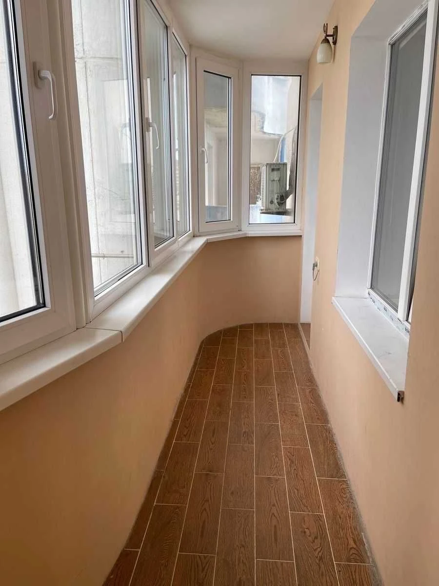 3-bedroom apartment with renovation and parking space