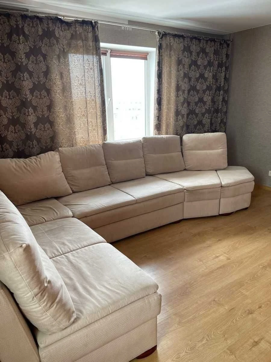 3-bedroom apartment with renovation and parking space