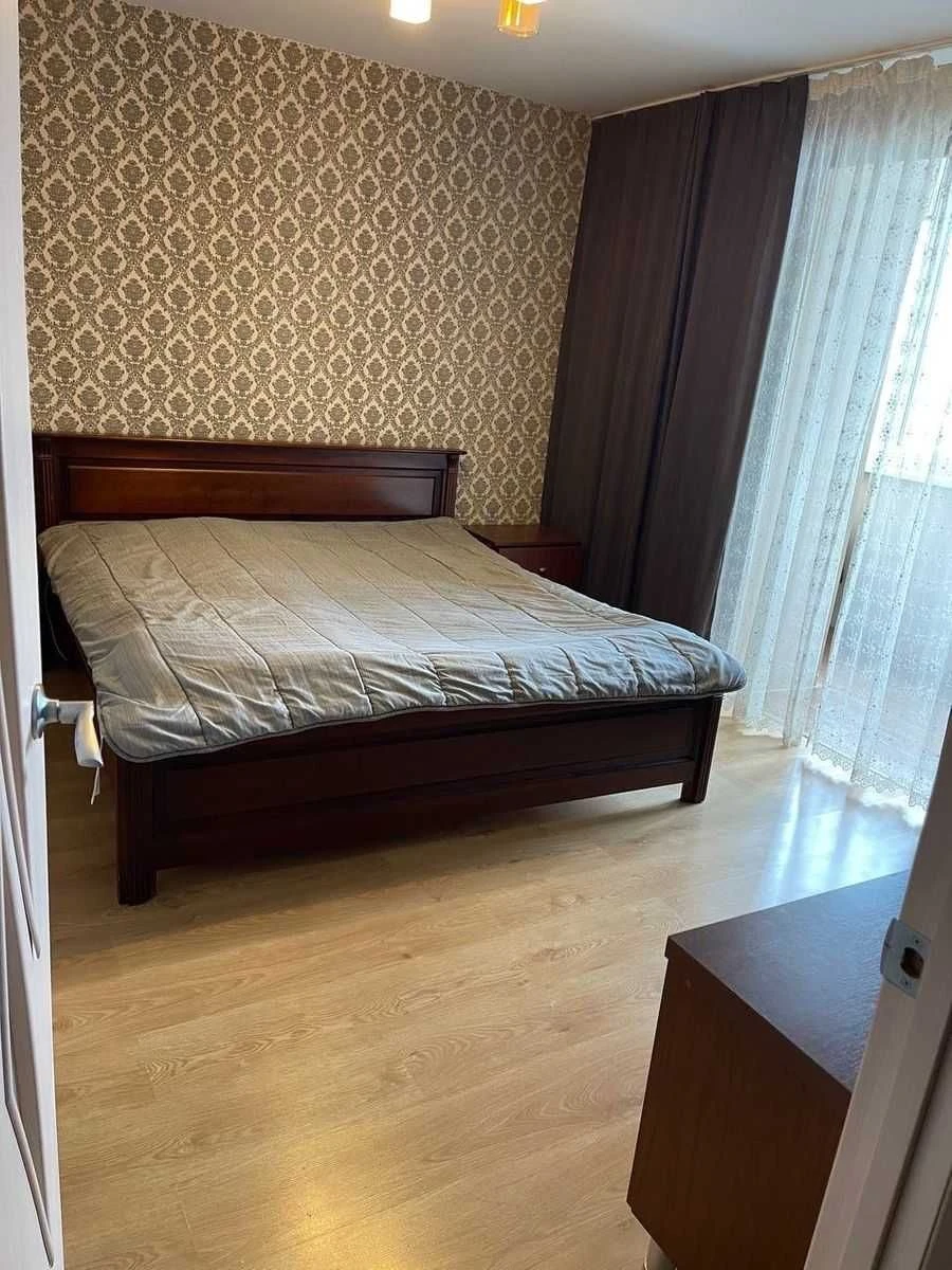 3-bedroom apartment with renovation and parking space