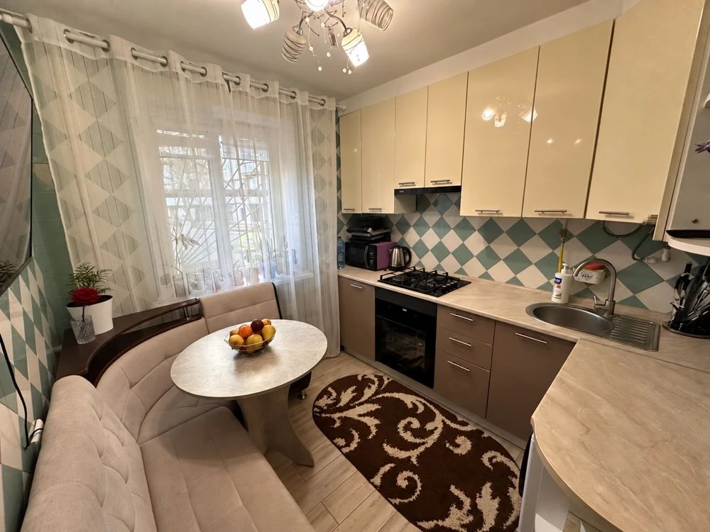 3-комнатная квартира 58 м² на 7 станции "Фонтан"