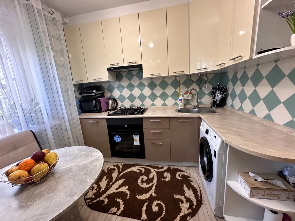 3-комнатная квартира 58 м² на 7 станции "Фонтан"