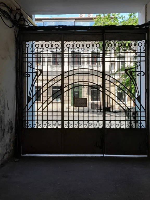 For Sale – 2-room apartment. Center. Square.