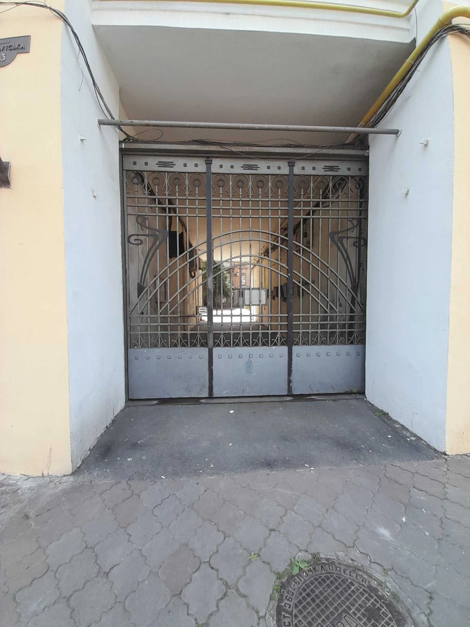 For Sale – 2-room apartment. Center. Square.