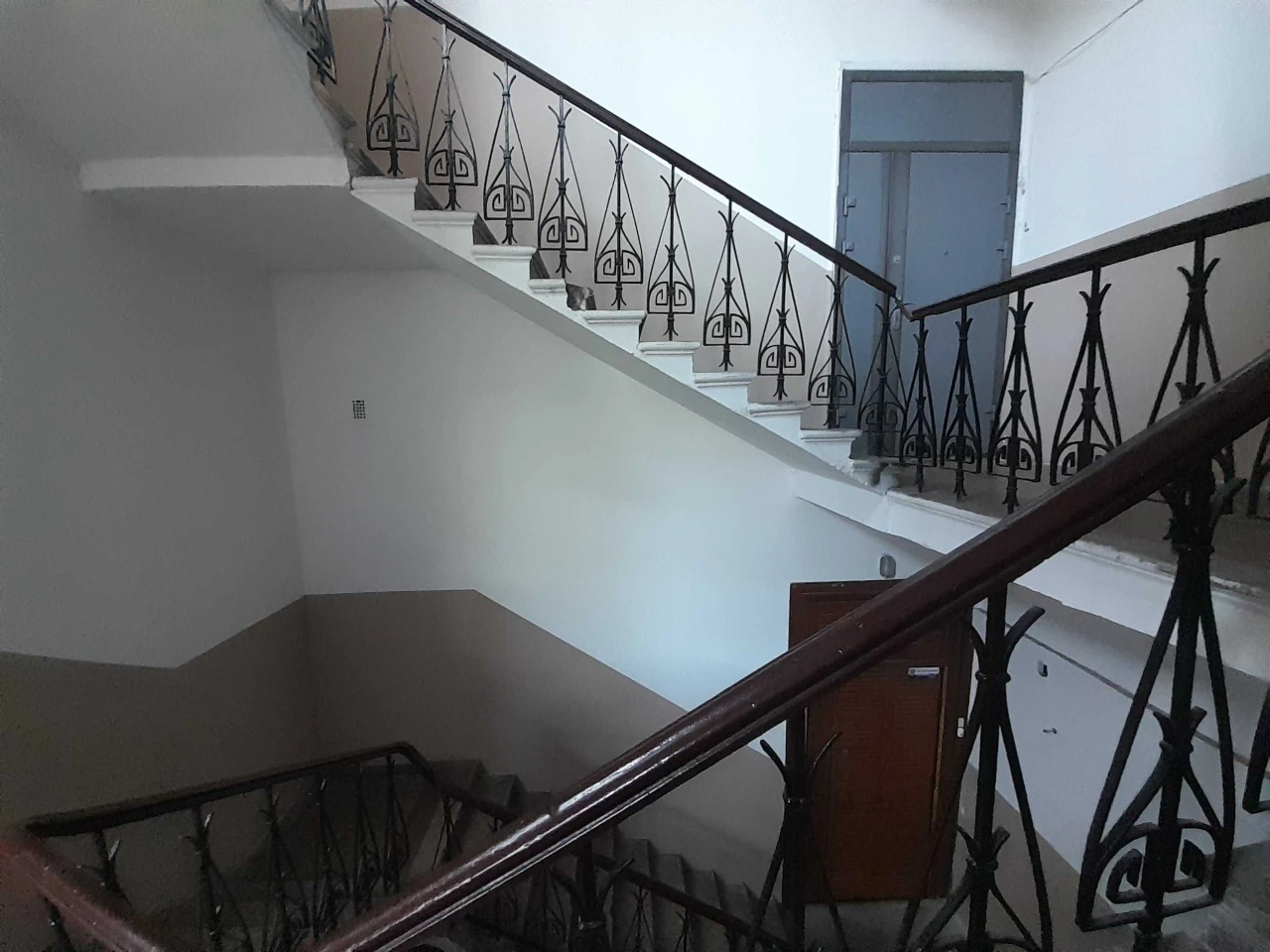 For Sale – 2-room apartment. Center. Square.