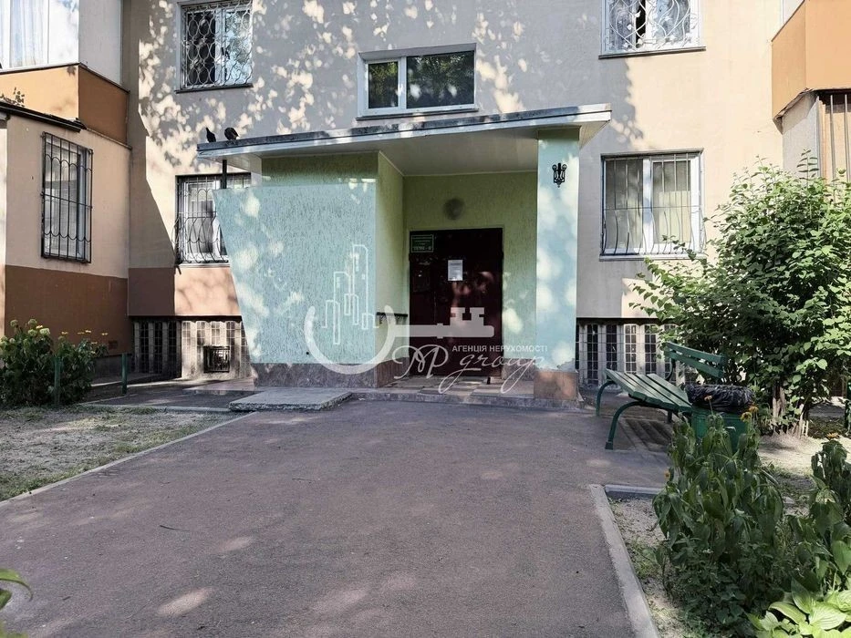 WITHOUT % Selling 2 rooms = 47.5 sq. m. for renovation Kubanskaya Ukrainy, 3