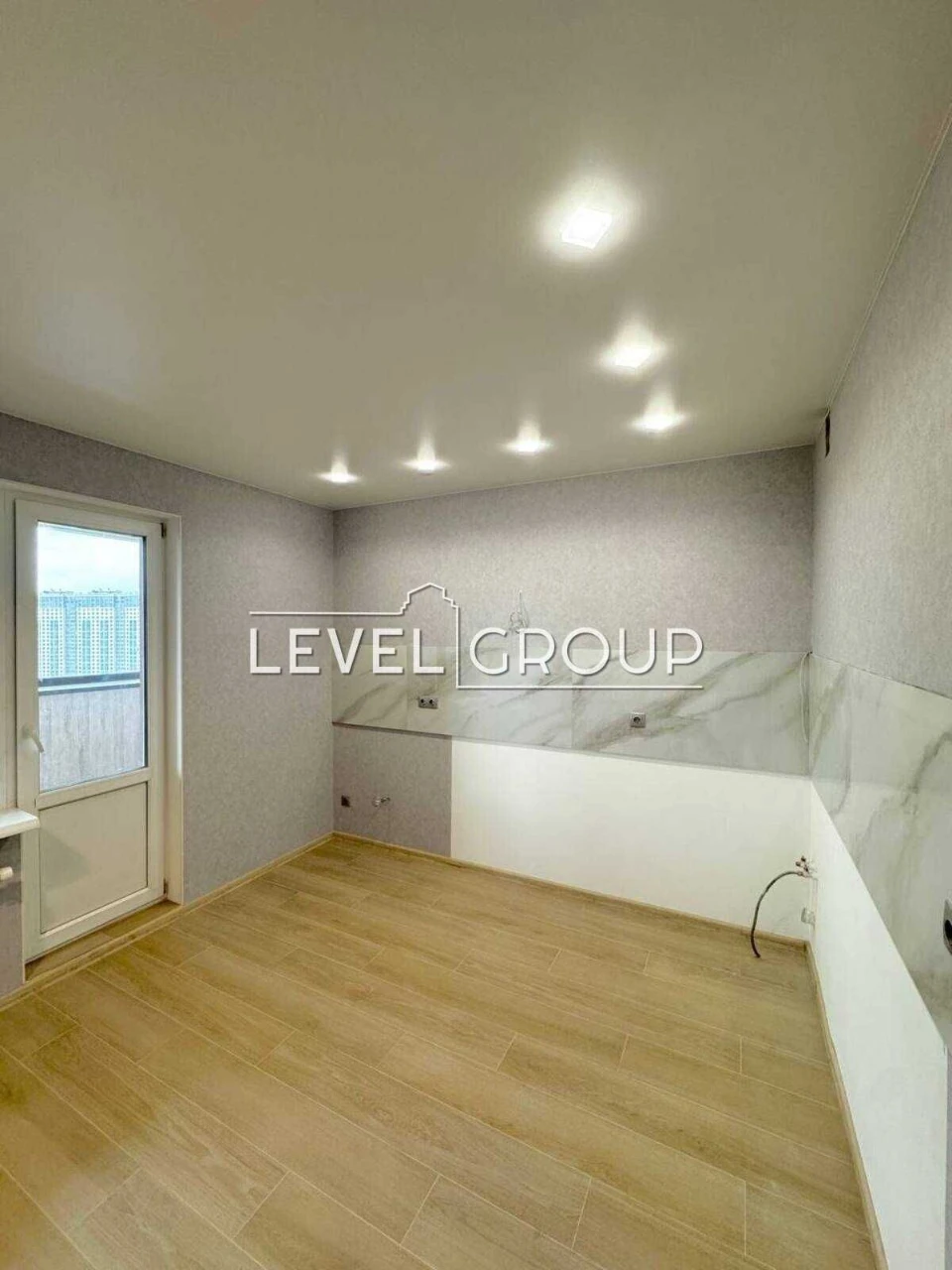 For Sale 2-bedroom apartment 66 sq m, Maximovich Street (O)