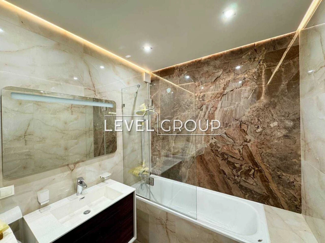 For Sale 2-bedroom apartment 66 sq m, Maximovich Street (O)