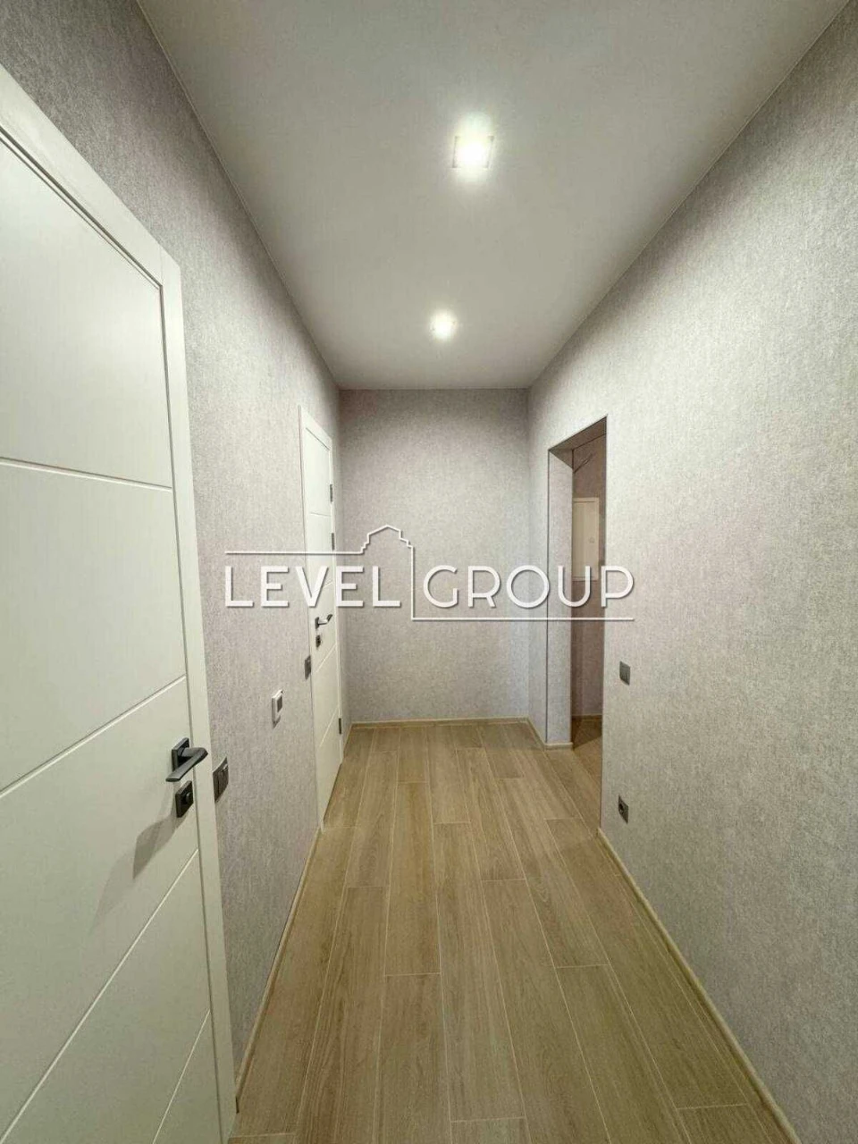 For Sale 2-bedroom apartment 66 sq m, Maximovich Street (O)