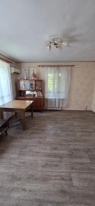 I will sell a solid house of 57 m² in Lenposelka - 6 acres, quiet area