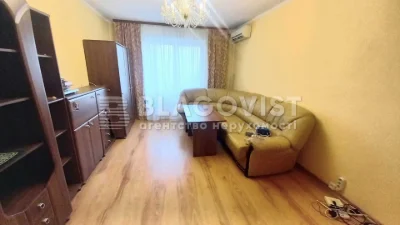 Sale of a 2-room apartment at Chornovola 8, near the Vokzal metro station, Brest Street