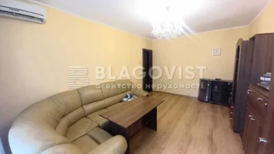 Sale of a 2-room apartment at Chornovola 8, near the Vokzal metro station, Brest Street