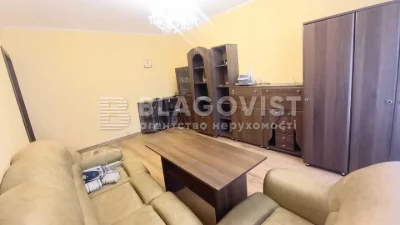 Sale of a 2-room apartment at Chornovola 8, near the Vokzal metro station, Brest Street